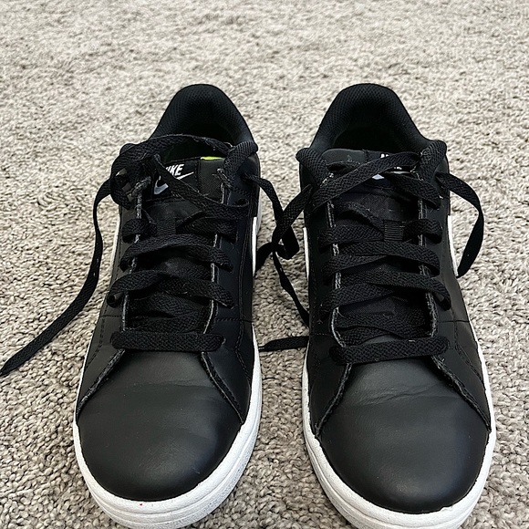 NWOT NikeCourt Vision Low Women’s black and white sneakers🖤🤍 - Picture 3 of 4